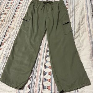 Sanctuary women’s Green Cargo Pants size XL . Lyocell